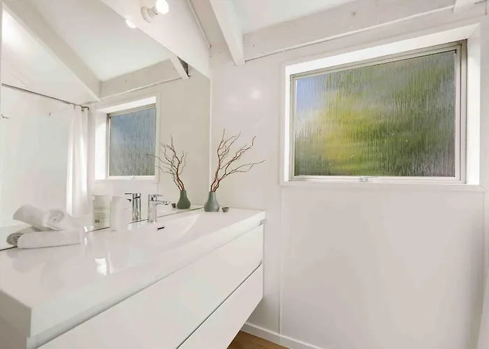 Hébergement de vacances And Mountain Views - 2 Living Areas - Sleeps 8