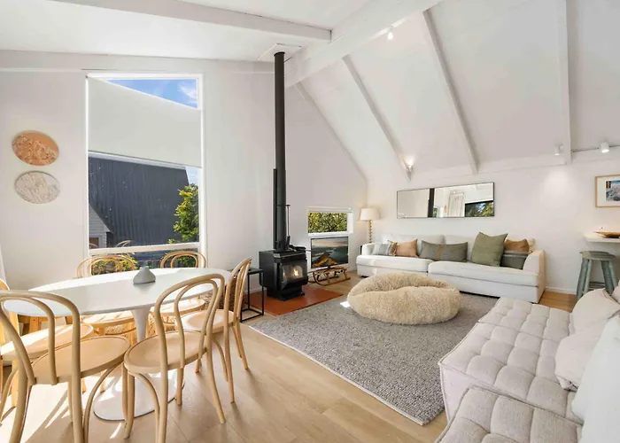 And Mountain Views - 2 Living Areas - Sleeps 8 *
