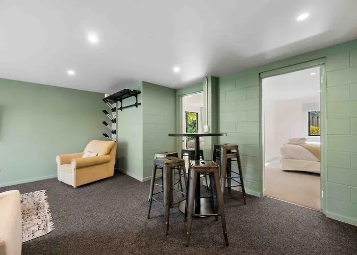 And Mountain Views - 2 Living Areas - Sleeps 8