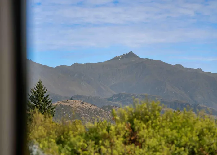 Hébergement de vacances And Mountain Views - 2 Living Areas - Sleeps 8 Wanaka