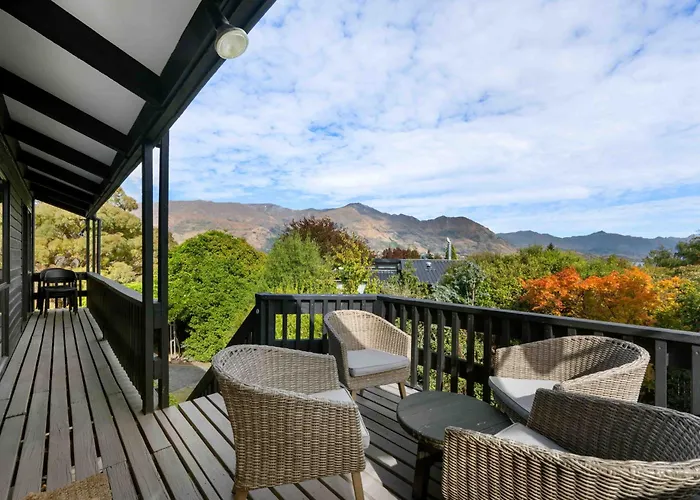 Hébergement de vacances And Mountain Views - 2 Living Areas - Sleeps 8 *