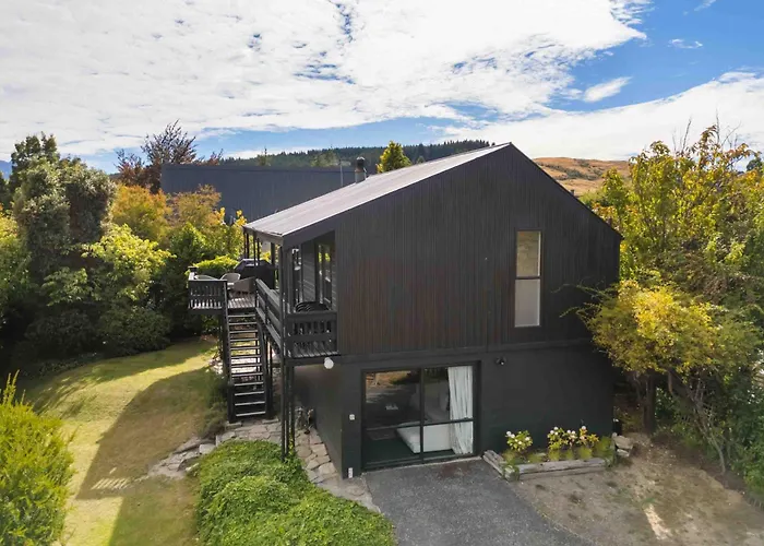 And Mountain Views - 2 Living Areas - Sleeps 8
