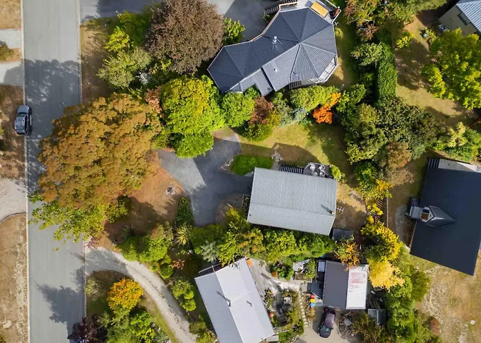 And Mountain Views - 2 Living Areas - Sleeps 8 Hébergement de vacances Wanaka