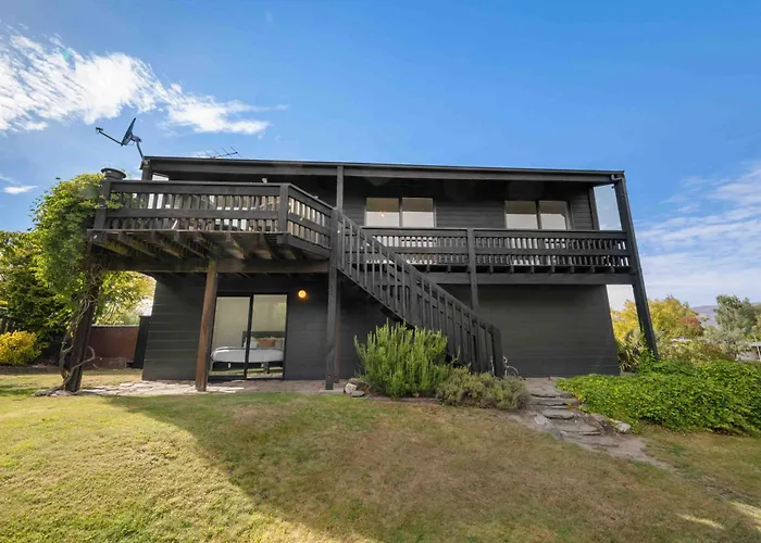 And Mountain Views - 2 Living Areas - Sleeps 8 *